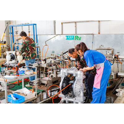 پمپ دیافراگم با عملکرد بالا با 1022 L / M جریان 120 psi فشار حداکثر و مواد آهن انعطاف پذیر